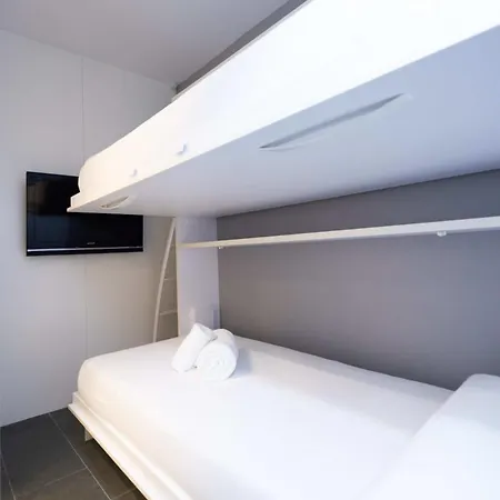 Ampersand - Bright 2-bedroom Apartment *